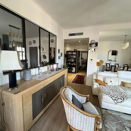 128m2 St Raph Centre, 400m Des Plages *